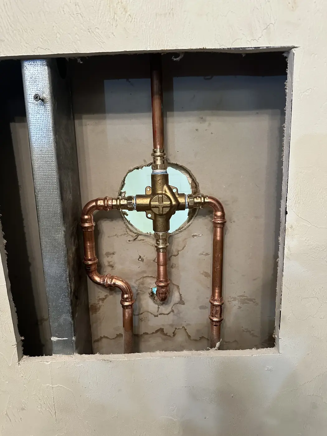 Copper shower valve replaced through an access opening